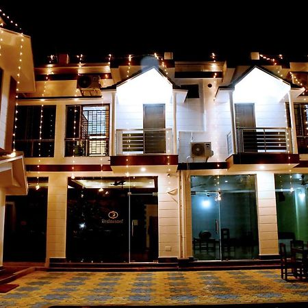 Hotel Aayes And Resort Shanti Niketan Luaran gambar