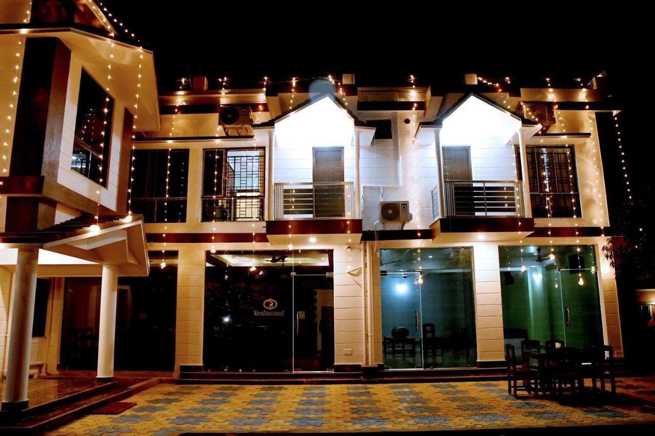 Hotel Aayes And Resort Shanti Niketan Luaran gambar